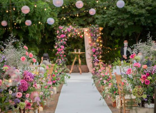 Wedding Aisle Runner Ideas You Ll Love, Do You Need An Aisle Runner For Outdoor Wedding