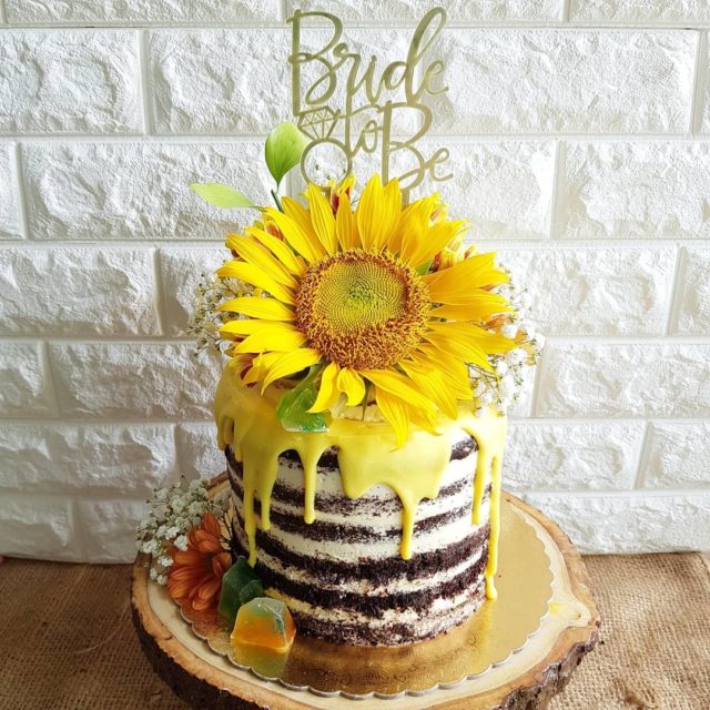 19 Gorgeous Sunflower Cake Designs Bridal Shower 101 2163