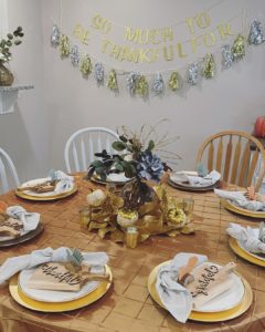 friendsgiving decor idea