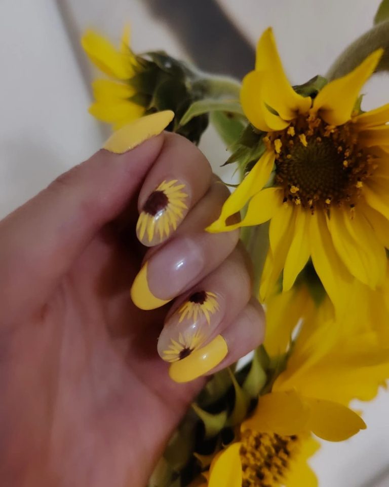 sunflower nails