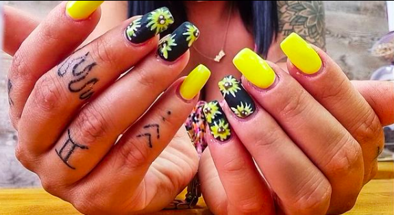 sunflower acrylic nails