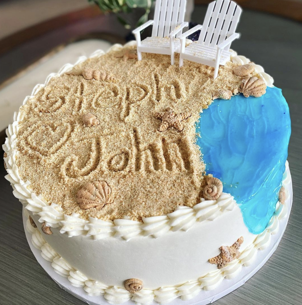 Свадбена торта за туширање на тему плаже