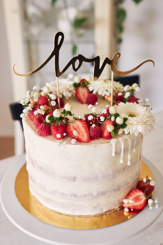 simple bridal shower cake