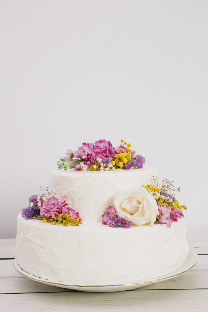 simple bridal shower cake edible flowers